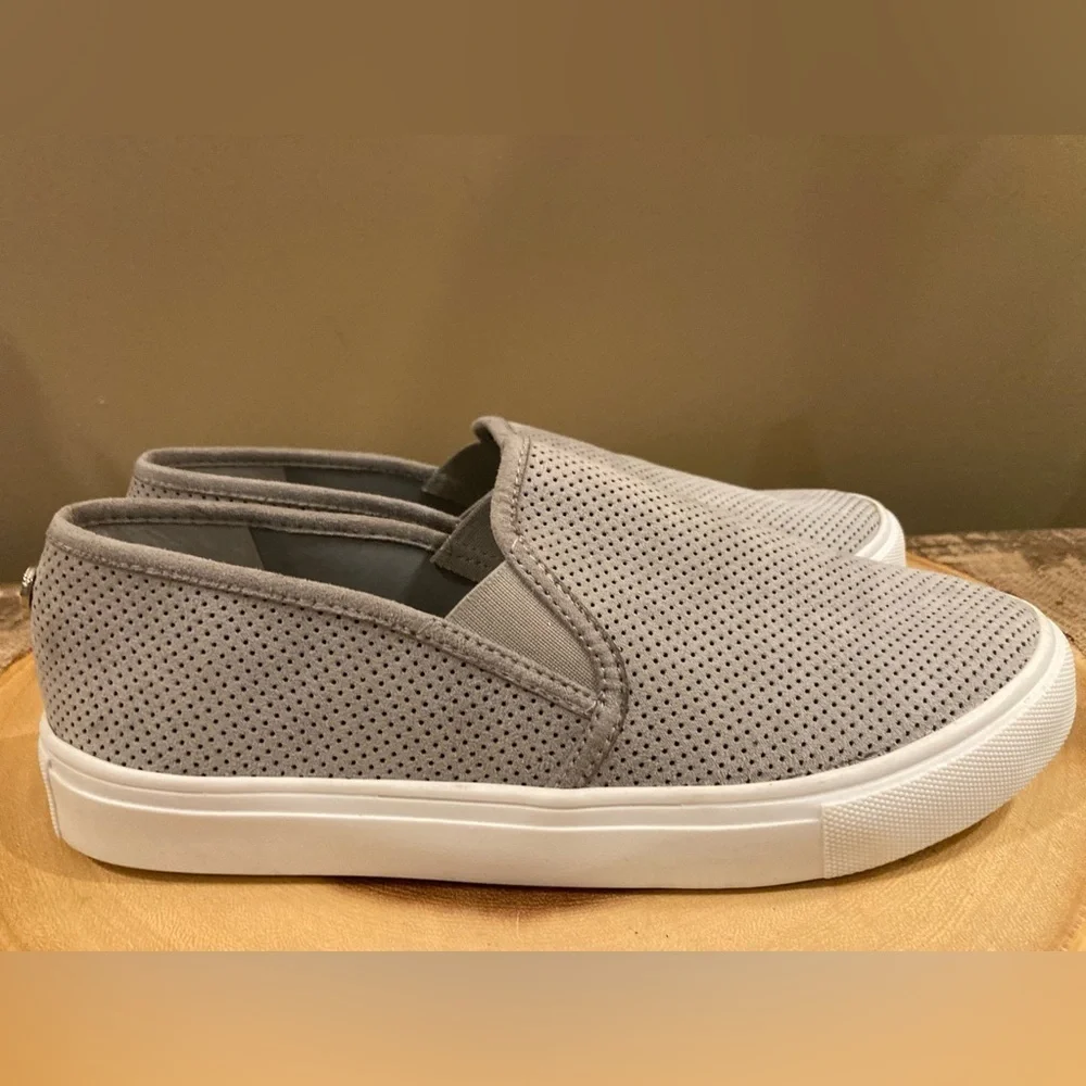 Steve Madden Women’s Zarayy Slip On Sneakers‎ Shoes Gray White Low Top Size 7.5